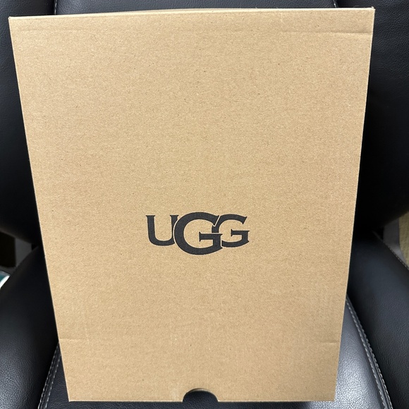 NIB! UGG Women's Boots Mini Toscana Cuff Sheepskin In Chestnut Size US6/EU37 - Picture 9 of 10